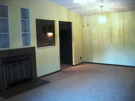 3rd image of 7211 Creekview Dr Unit 1-J
