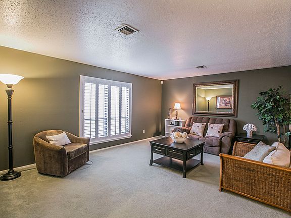 5th image of 586 Catalina Dr
