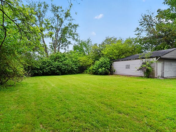 2nd image of 3824 Richelieu Rd