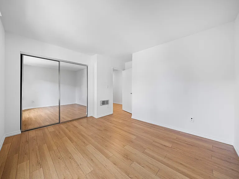 Los Patos Apartments — Photo 24