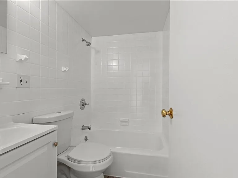 110 Lanark Rd #10 — Photo 11
