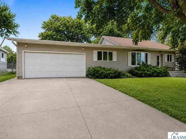 127 Higbie Ave E, Minnesota Lake, MN 56068