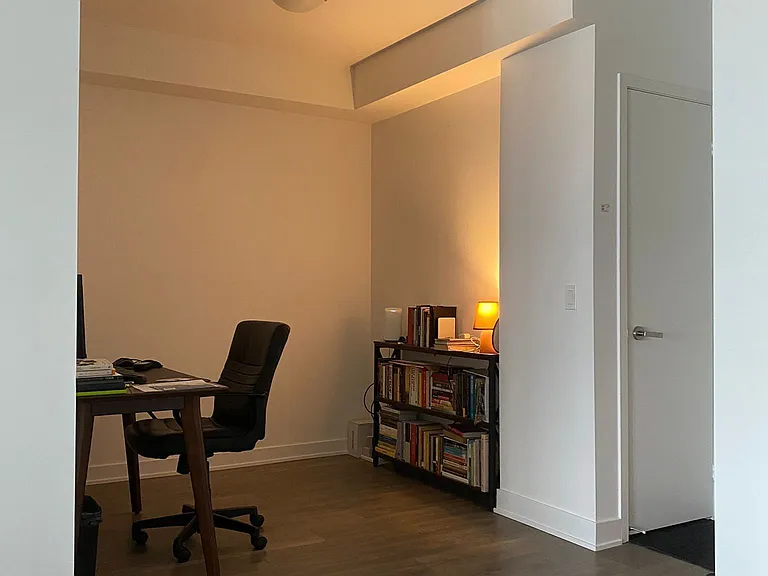 195 Redpath Ave #2205 — Photo 28