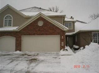105 Ambleside Way, Amherst, OH