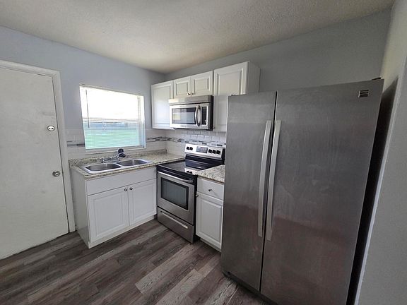 3rd image of 5006 Sanibel Avenue