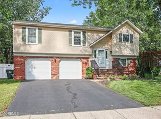 104 Starlight Rd, Howell, NJ 07731