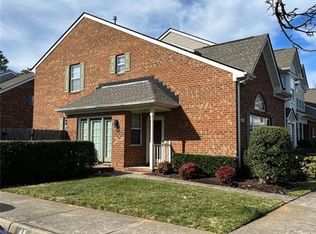 630 W Lake Cir, Chesapeake, VA 23322