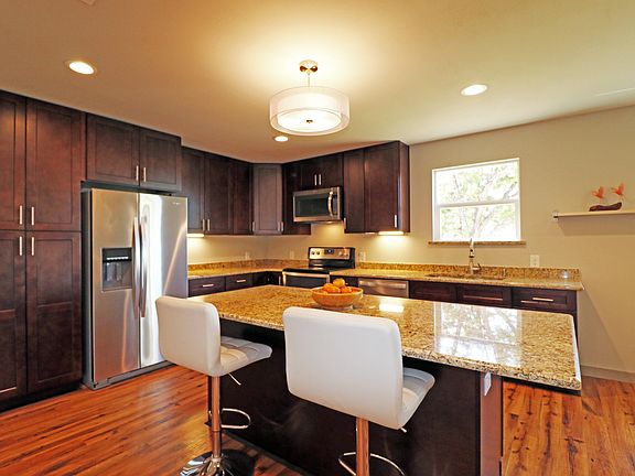 Kitchen Island/ Bar.