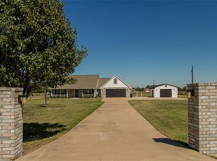 3554 N Country Dr, Bryan, TX 77808