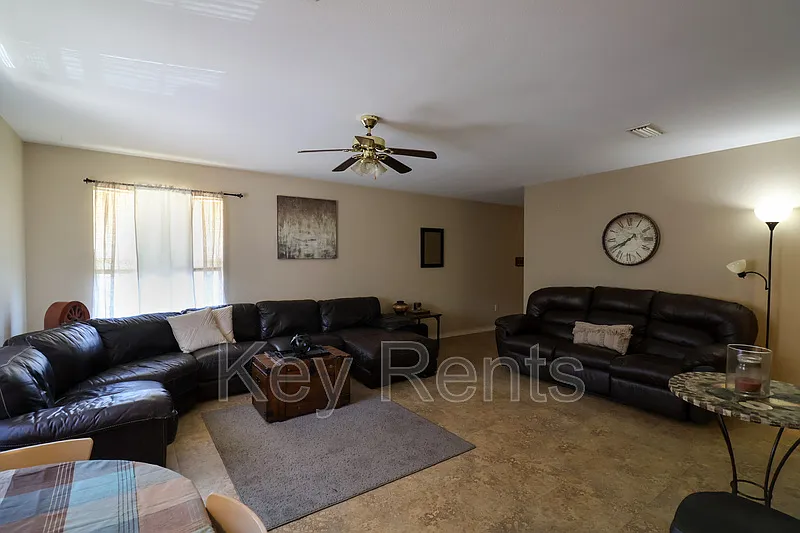 2 bed, 1.0 bath, 900 sqft, $1,650 — Photo 3