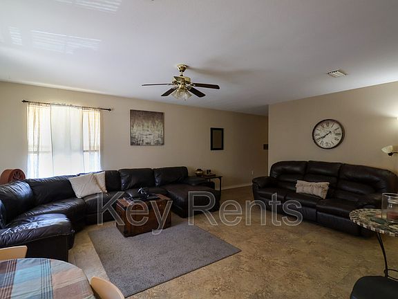 3rd image of 405 E Palmetto Ave