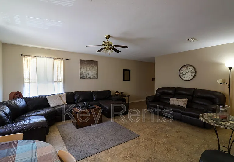 405 E Palmetto Ave — Photo 3