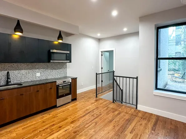 325 Putnam Avenue image 1 of 15