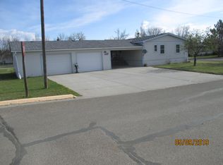 937 Missouri St, Chinook, MT 59523
