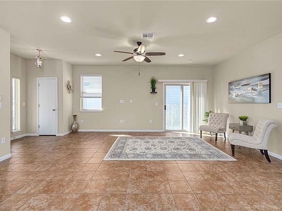 5th image of 609 Twisted Oaks Ln