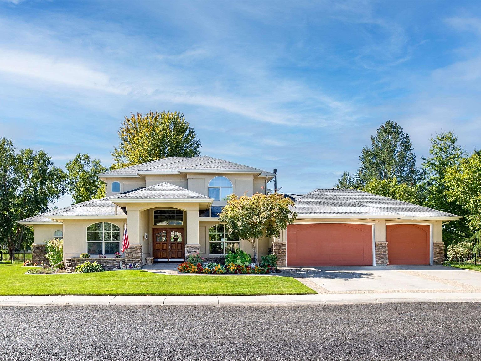 1207 W Colchester Dr