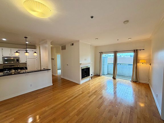 5th image of 156 S Oak Knoll Ave Unit 201-1