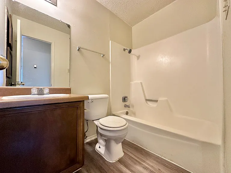 2101 Robert E Lee Dr — Photo 32