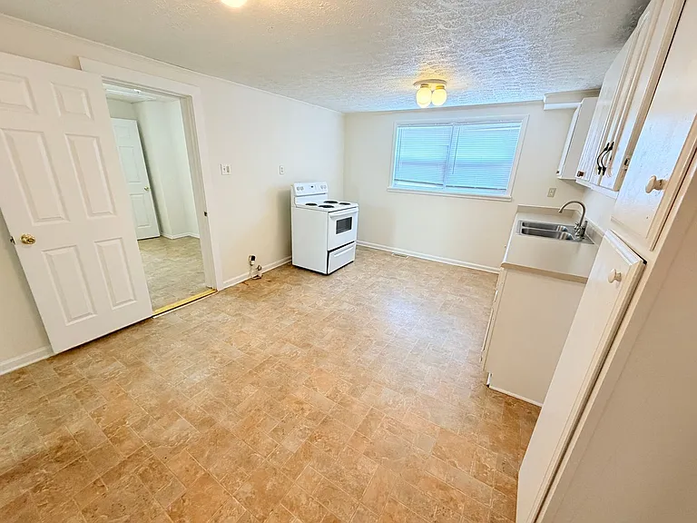 525 S West St — Photo 13