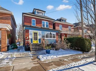 207 Edgemont St S, Hamilton, ON L8K 2J1