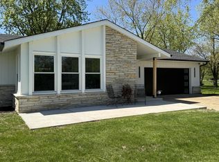 1421 N Golden Lake Rd, Oconomowoc, WI 53066