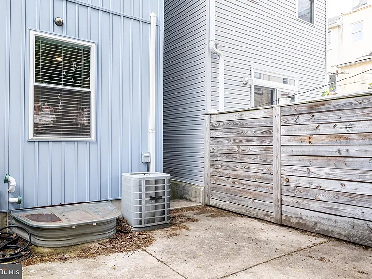 1239 N 19th St #1 — Photo 32