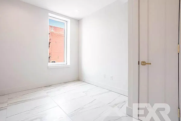 Rented by EXR | media 7