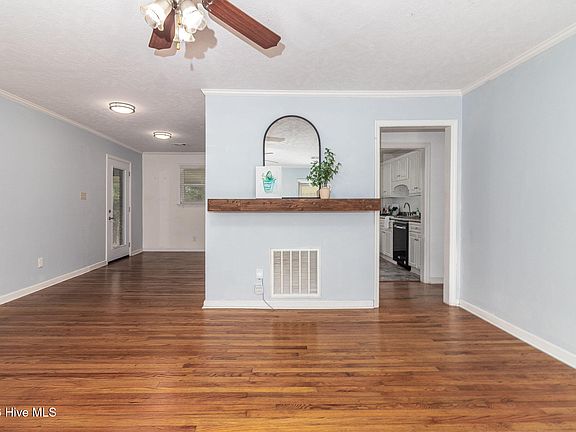 4th image of 3315 Oakridge Drive