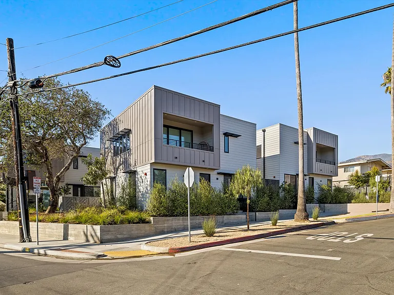 415 Old Coast Hwy #C — Photo 1