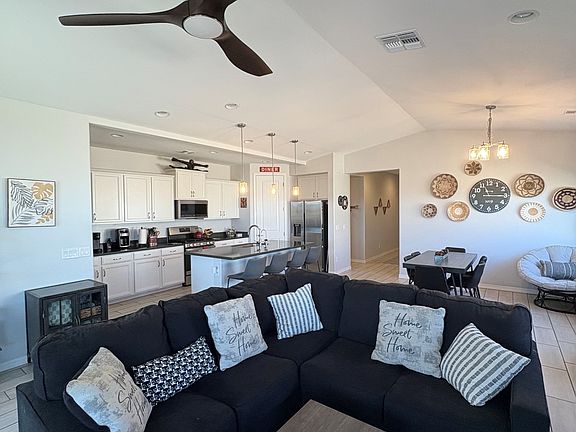 3rd image of 6255 Goldfinch Dr