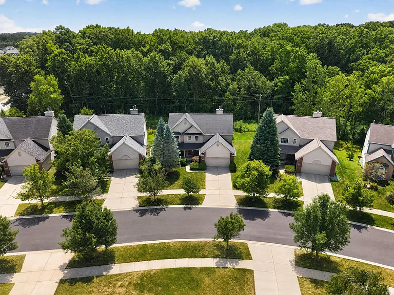 392 Sedgewood Ln — Photo 48