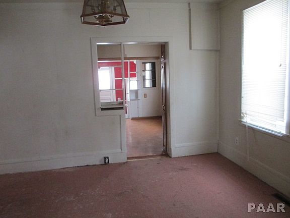 3rd image of 907 E McClure Ave