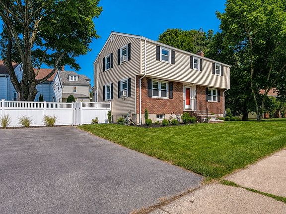 3rd image of 209 Prospect St