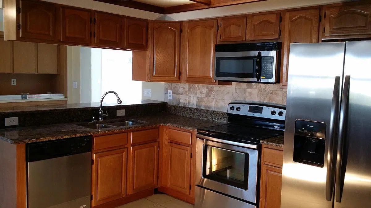 3 bed, 2000 sqft, $1,900 — Photo 4