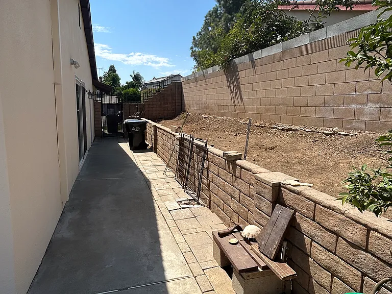 912 Redlen Ave — Photo 6