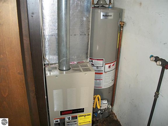 5th image of 2236 Douglas Dr