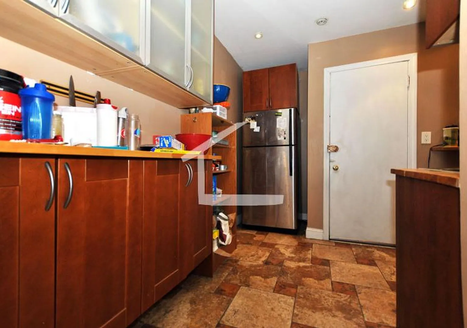 Nicely renovated 3 bed 1 bath unit on the Green Line in Allston! — Photo 2