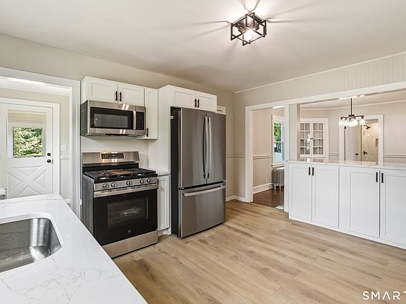 3rd image of 572 Forbes Street