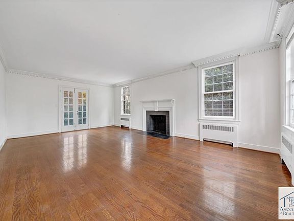 4th image of 1004 Knollwood Pl