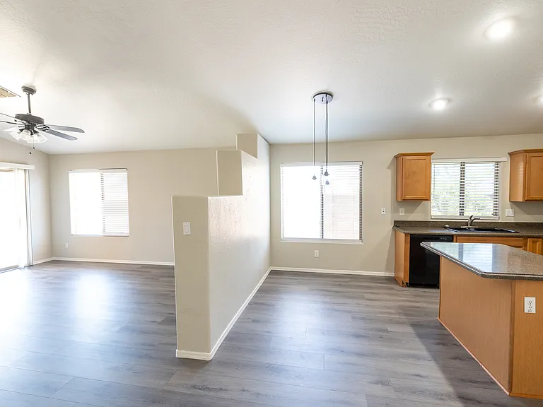 2541 E Silversmith Trl — Photo 8