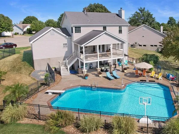 1347 Presidents Landing Dr, O'Fallon, MO 63366