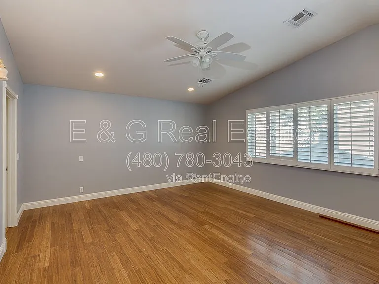526 E Flynn Ln — Photo 17