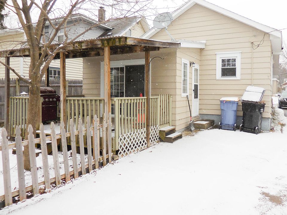 2nd image of 33 Burr Oak St NE