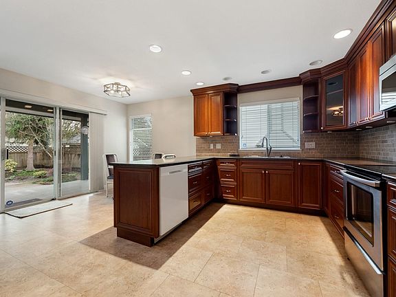 5th image of 18775 59th Ave