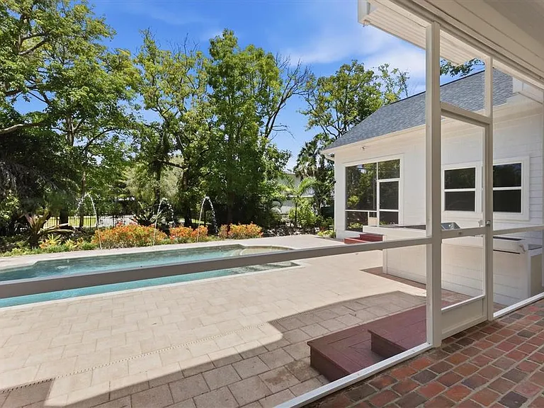 1351 Dixie Lee Ln — Photo 29