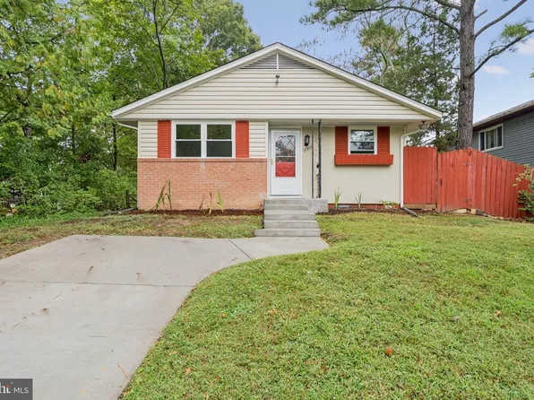 12802 Valleywood Dr, Woodbridge, VA 22192