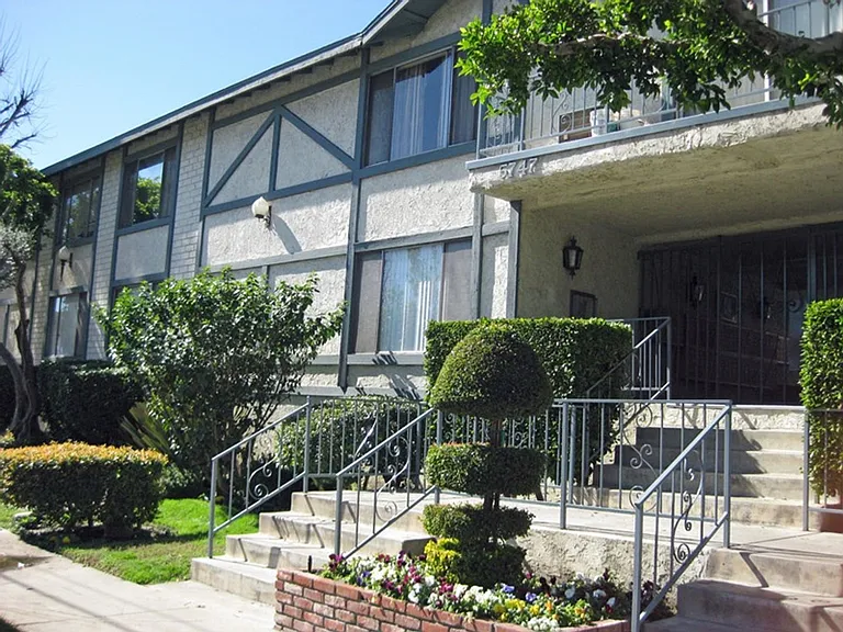 Laurel Canyon — Photo 1