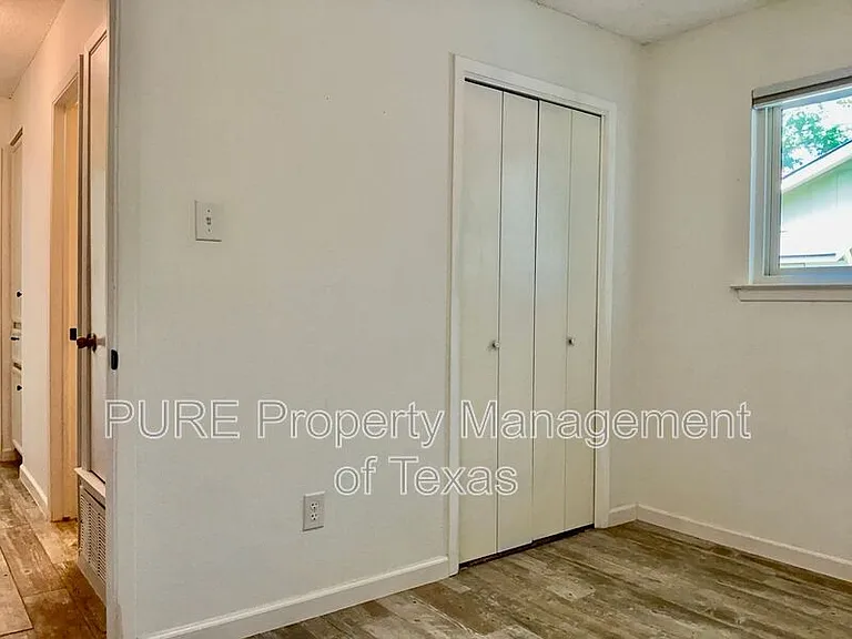 407 Meadowcreek Cir — Photo 13
