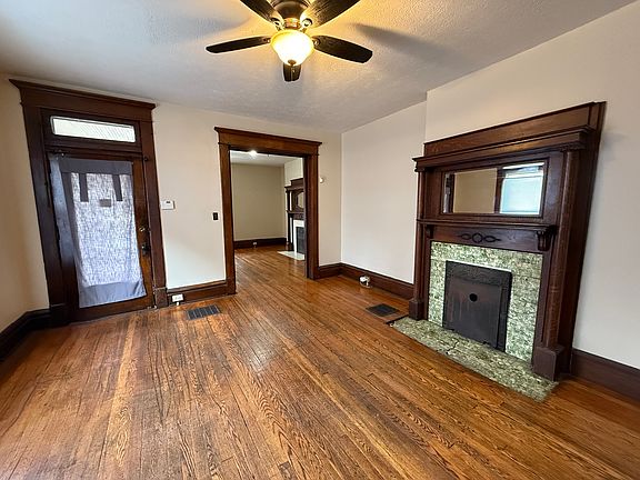 4th image of 1427 Hunter Ave