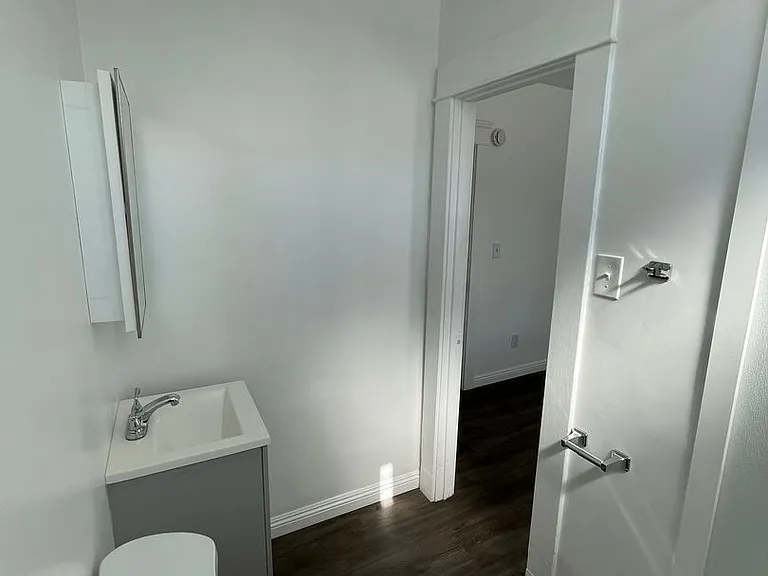 636 Lime Ave — Photo 12